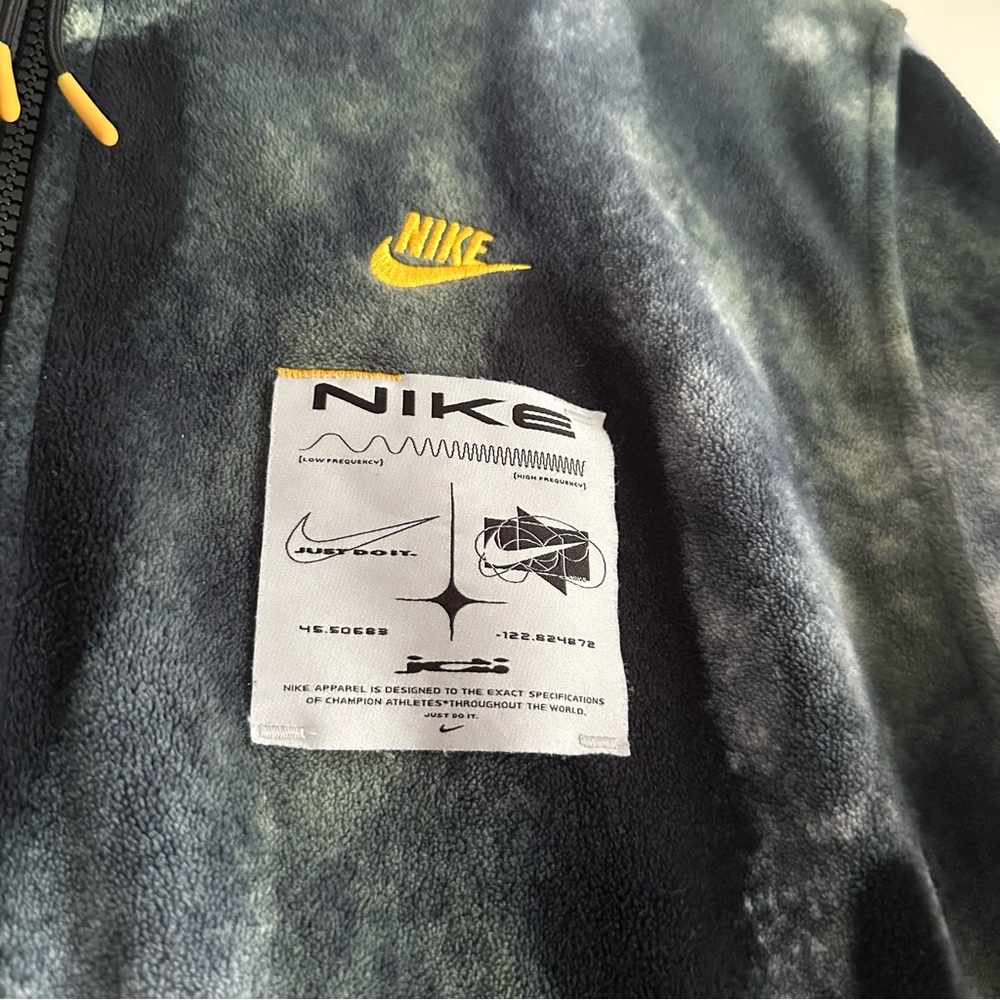 Nike • Polar Fleece Go Outside Jacket - Picture 3 of 12